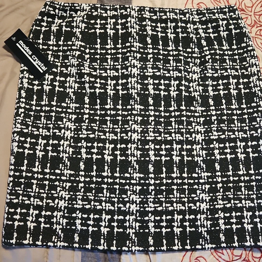 Modes Crystal Fashions Skirt Suit - Picture 9 of 11